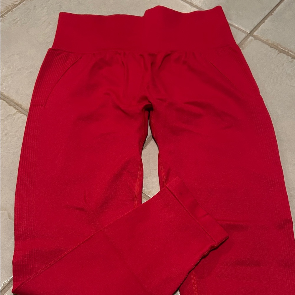 Women’s Red Rear Enhancing Active Leggings Size Large